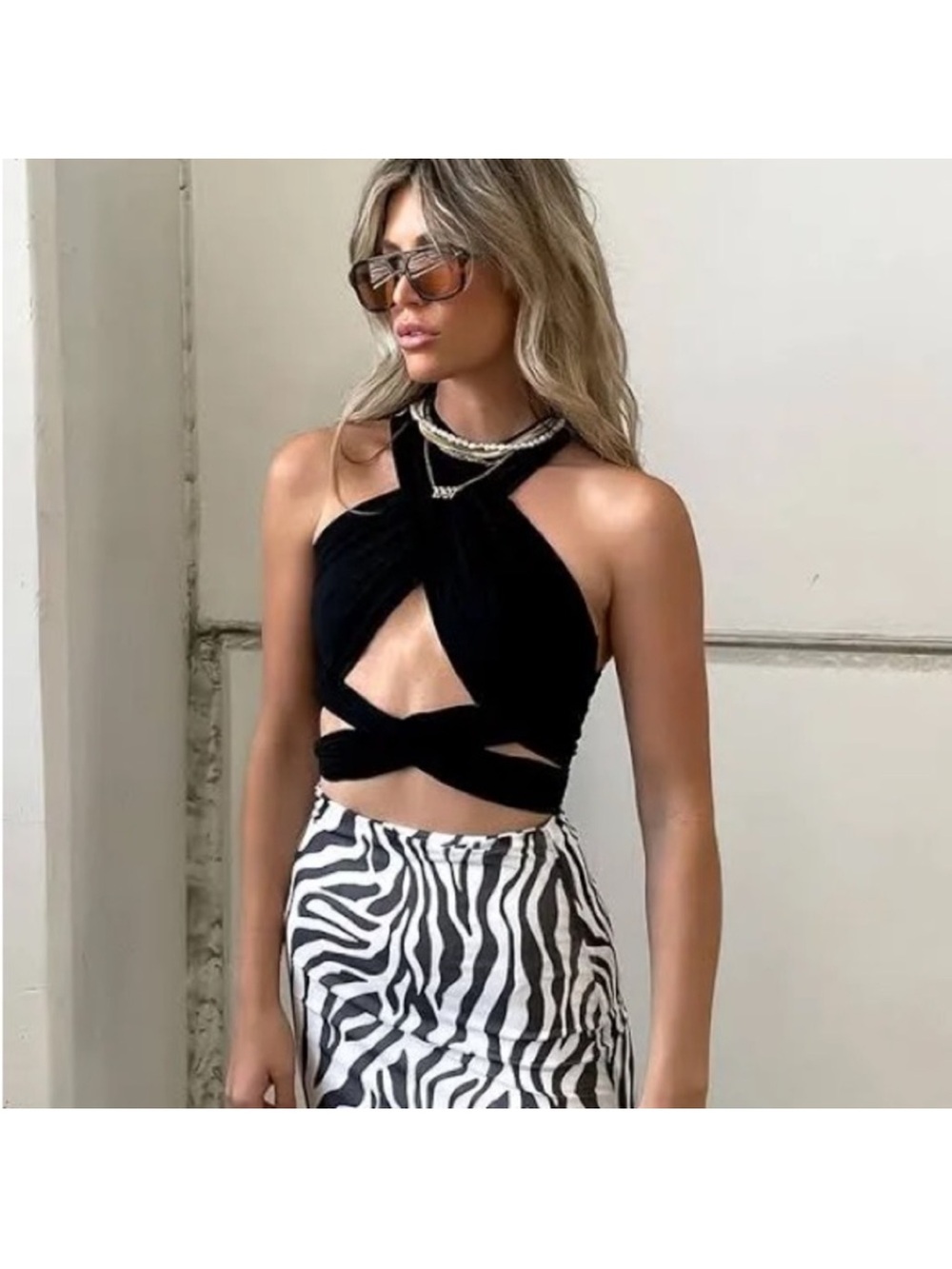 Women’s Black Twist Crop Top by O.Vianca size small